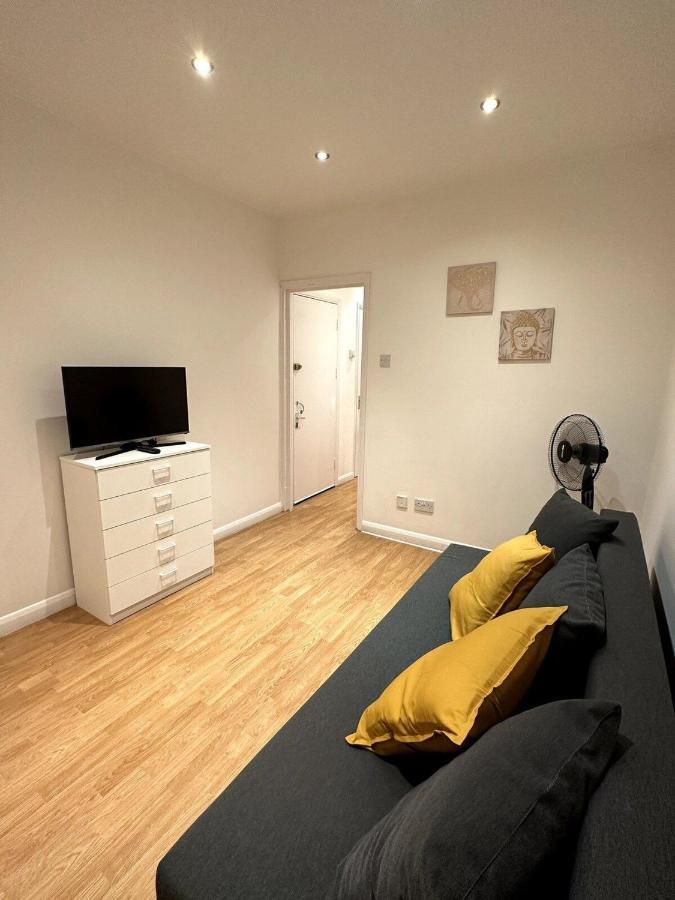 Apartamento Con Ambiente 100% Familiar En Zona Tranquila De Apartament